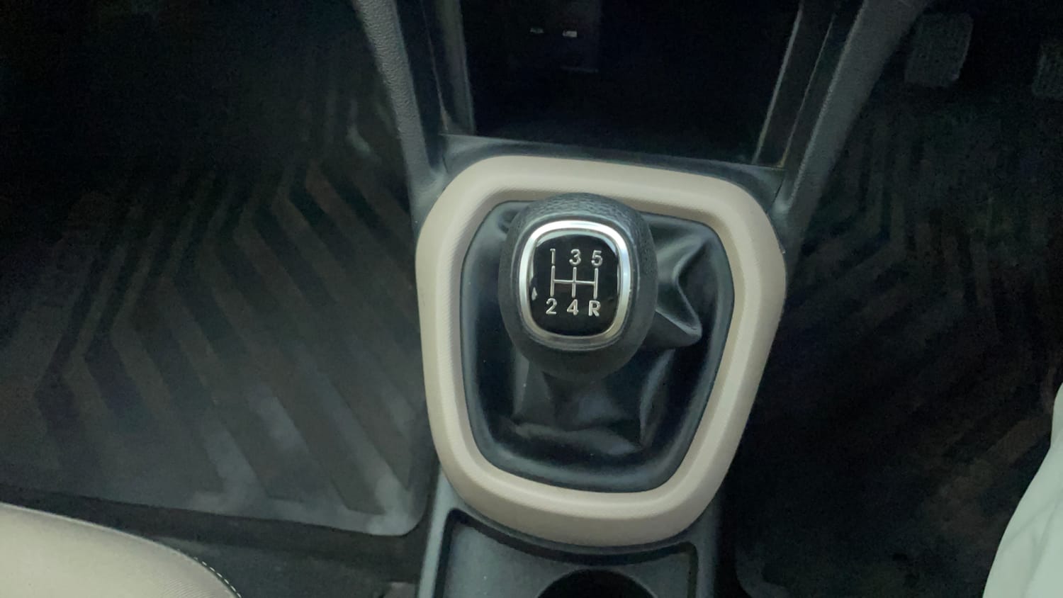 Used 2014 Hyundai Xcent S 1.2 Petrol Manual interior GEAR  KNOB VIEW