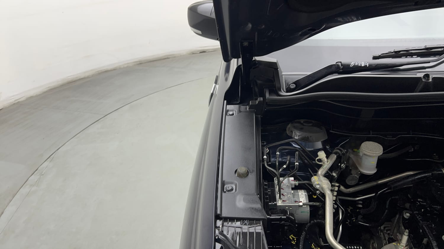 Used 2025 Maruti Suzuki Grand Vitara Delta CNG Cng Manual engine ENGINE RIGHT SIDE HINGE & APRON VIEW