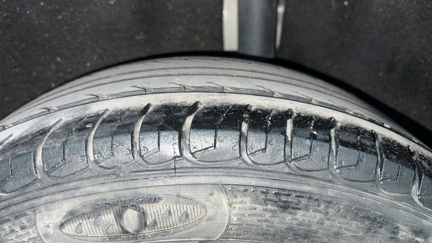 Used 2021 Ford EcoSport Trend 1.5L Ti-VCT Petrol Manual tyres LEFT REAR TYRE TREAD VIEW