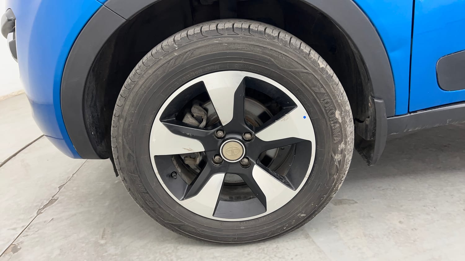 Used 2018 Tata Nexon XZ Plus Diesel Dual Tone Diesel Manual tyres LEFT FRONT TYRE RIM VIEW