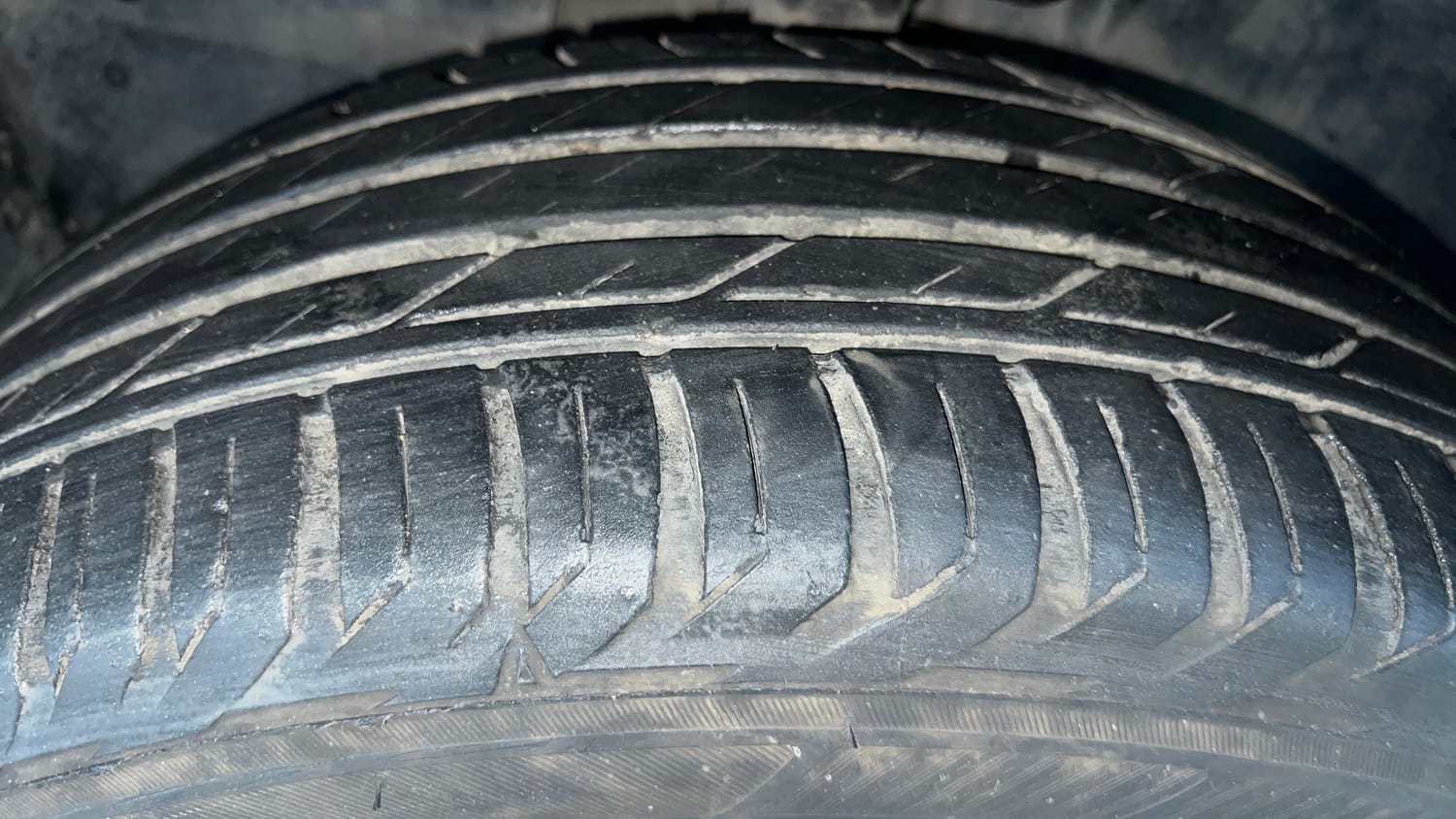 Used 2024 Jeep Compass Limited (O) 2.0 Diesel AT Diesel Automatic tyres LEFT FRONT TYRE TREAD VIEW
