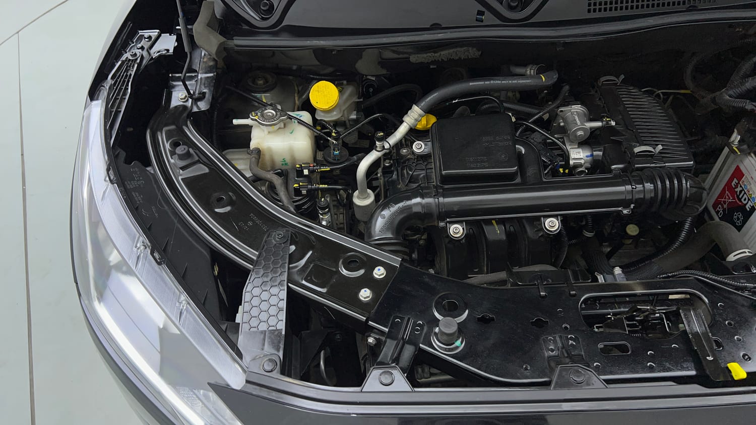 Used 2024 Nissan Magnite XL Petrol Manual engine ENGINE RIGHT SIDE VIEW