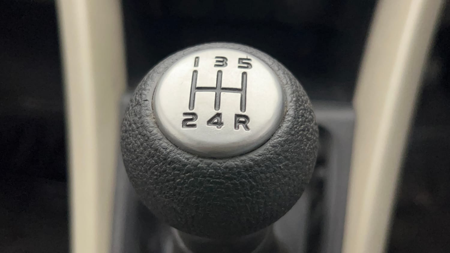 Used 2017 Maruti Suzuki Celerio ZXi Opt Petrol Manual interior GEAR  KNOB VIEW