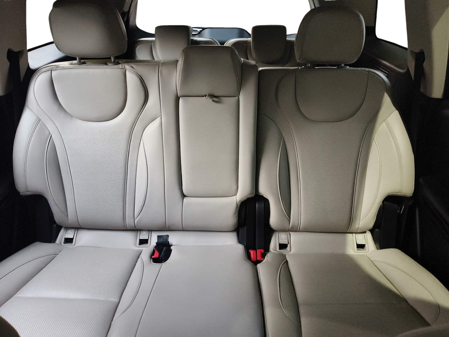 Used 2022 Mahindra XUV700 AX 7 Diesel AT AWD Luxury Pack 7 STR Diesel Automatic interior REAR SEAT CONDITION VIEW
