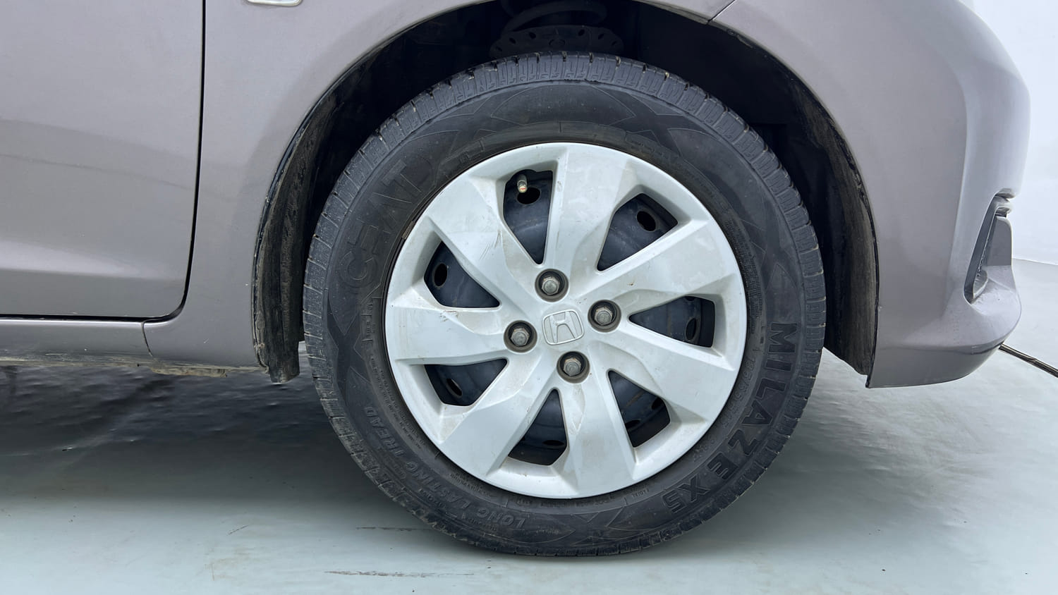 Used 2015 Honda Mobilio S Petrol Petrol Manual tyres RIGHT FRONT TYRE RIM VIEW