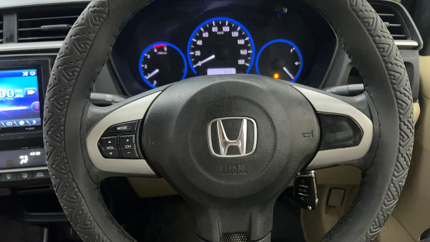 Used 2017 Honda Amaze 1.5 S i-DTEC Opt Diesel Manual top_features Steering mounted controls