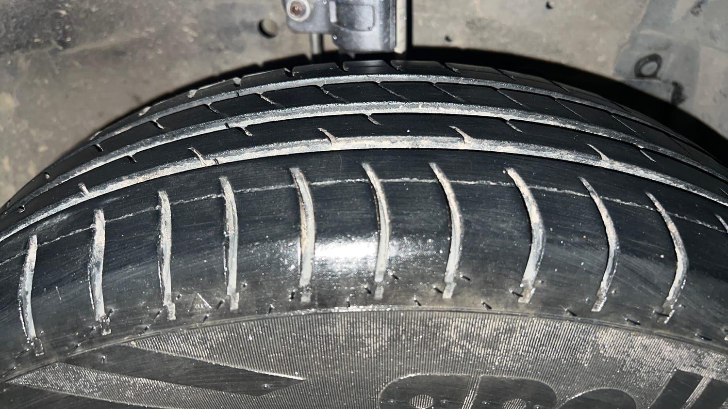 Used 2013 Maruti Suzuki Swift VXi Petrol Manual tyres RIGHT FRONT TYRE TREAD VIEW