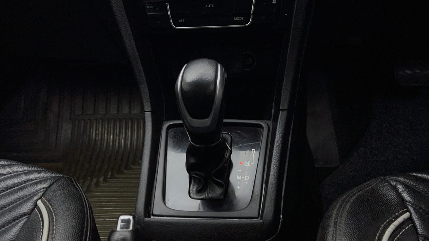 Used 2018 maruti-suzuki Vitara Brezza ZDi Plus AGS Diesel Automatic interior GEAR  KNOB VIEW