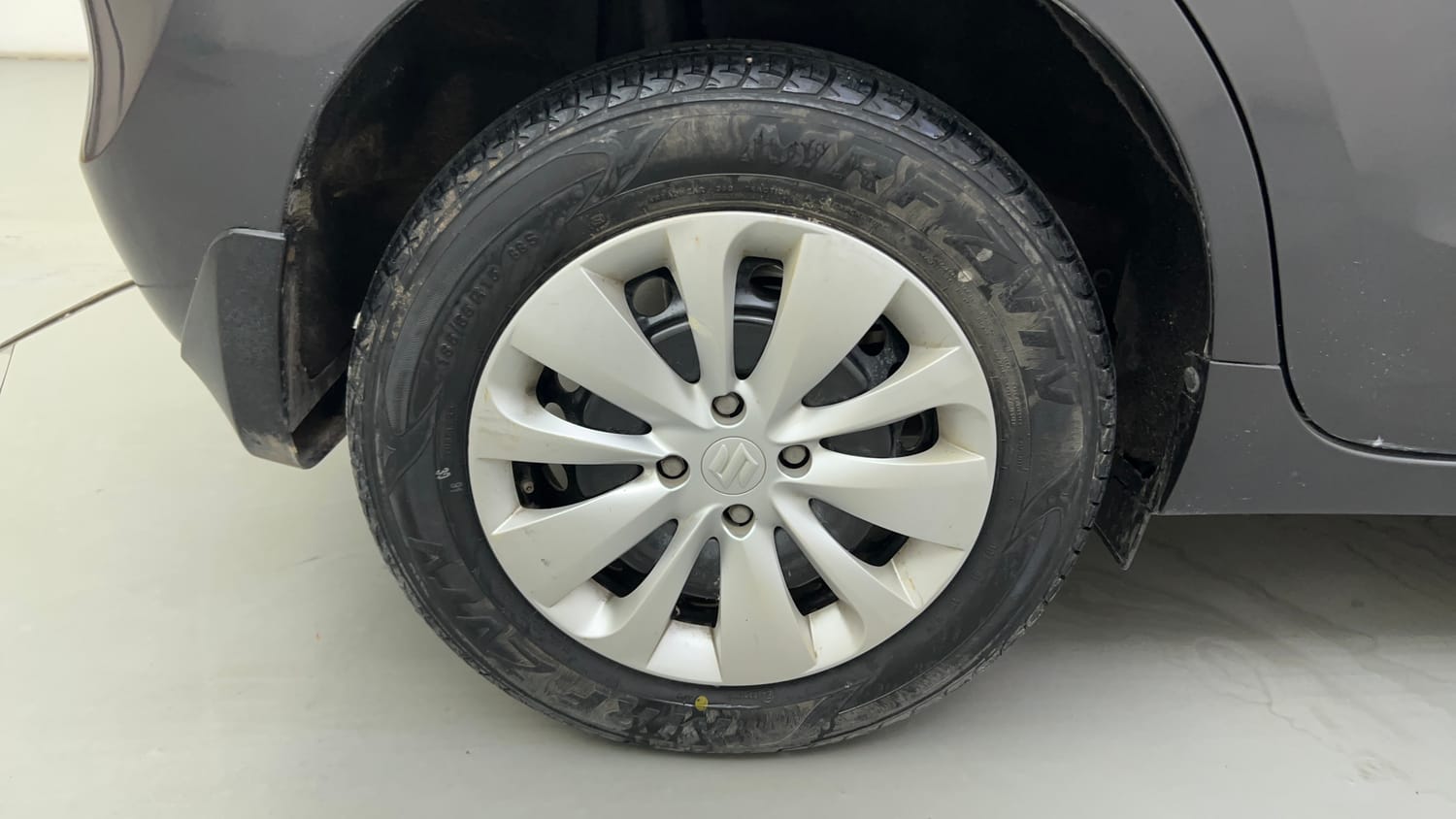 Used 2018 Maruti Suzuki Baleno Delta 1.2 Petrol Manual tyres RIGHT REAR TYRE RIM VIEW