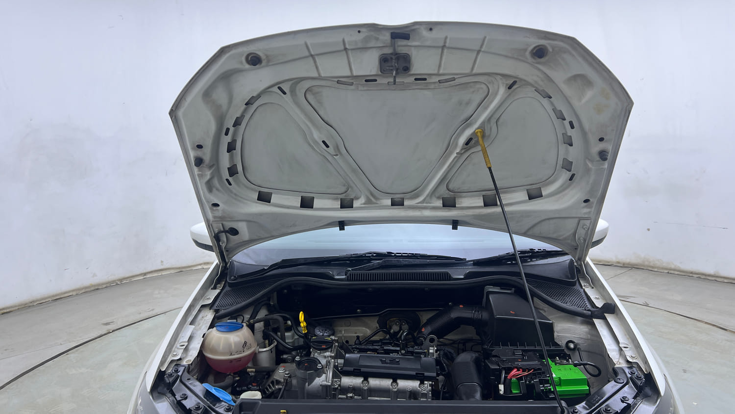 Used 2017 Volkswagen Polo Comfortline 1.2L (P) Petrol Manual engine ENGINE & BONNET OPEN FRONT VIEW