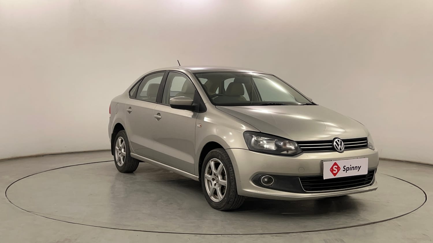 Used 2014 Volkswagen Vento Highline Diesel Diesel Manual exterior RIGHT FRONT CORNER VIEW