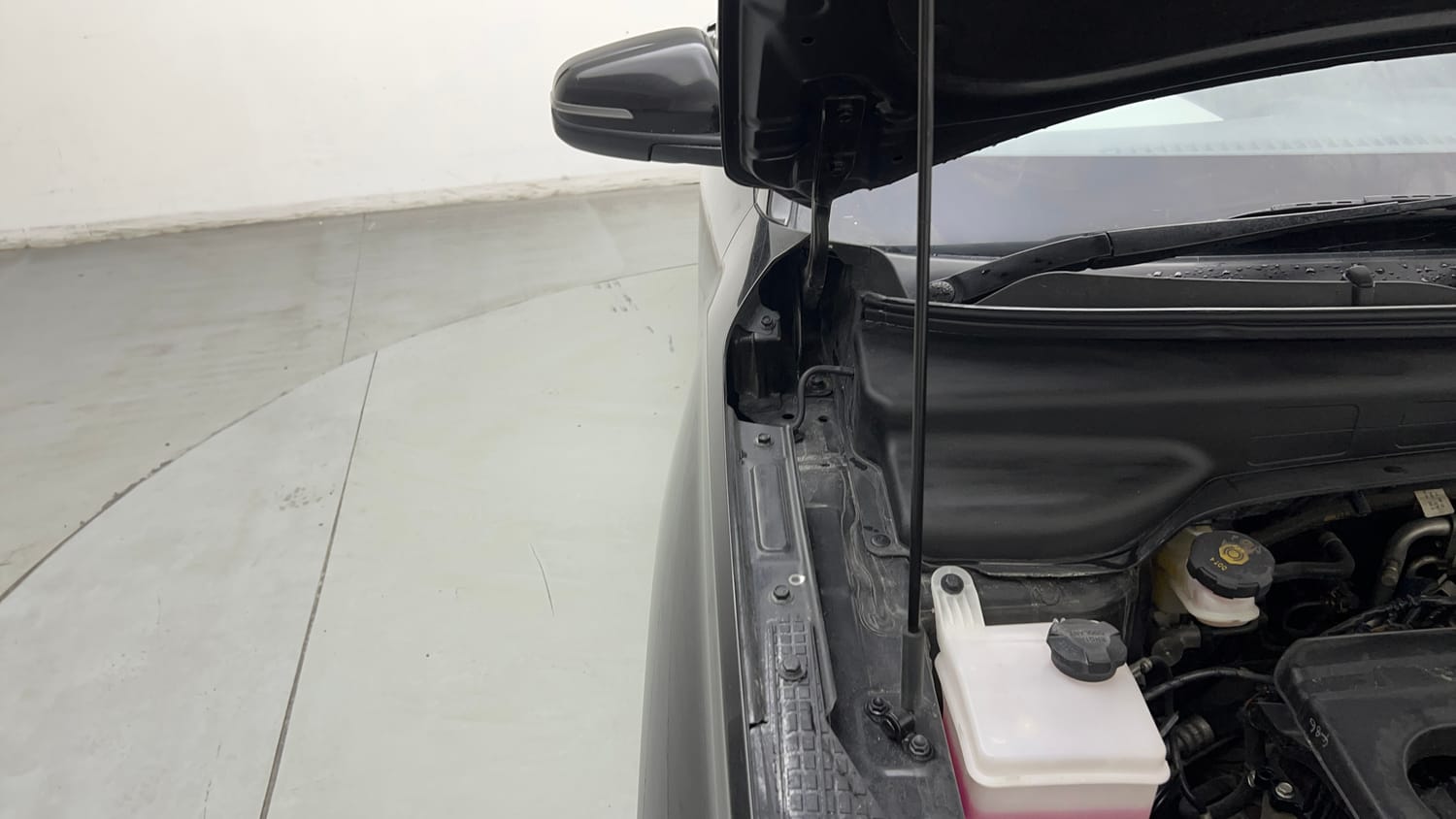 Used 2022 Hyundai Creta SX (O) 1.5 Diesel Diesel Manual engine ENGINE RIGHT SIDE HINGE & APRON VIEW