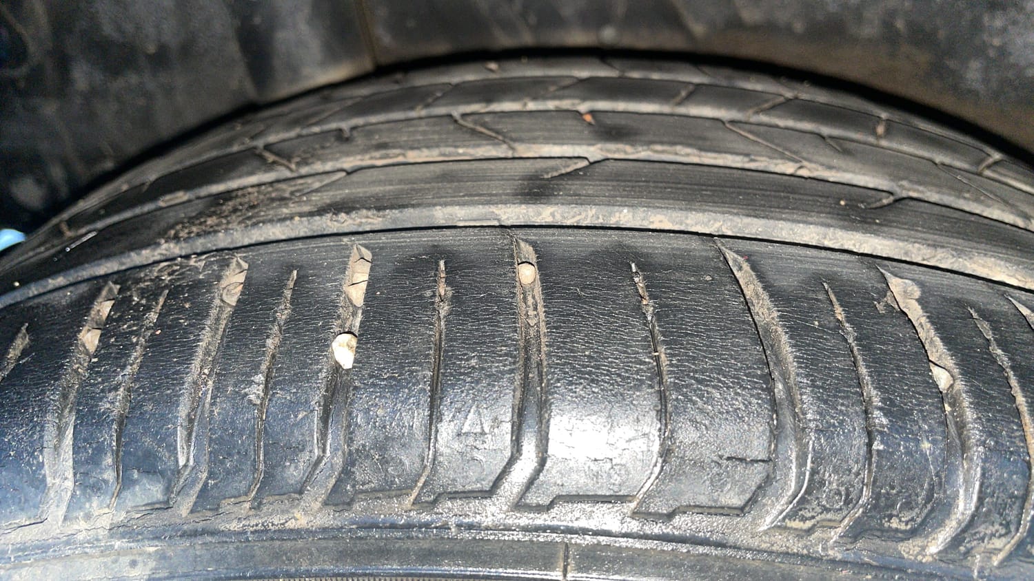 Used 2019 Hyundai Venue SX Plus 1.0 Turbo DCT Petrol Automatic tyres RIGHT REAR TYRE TREAD VIEW
