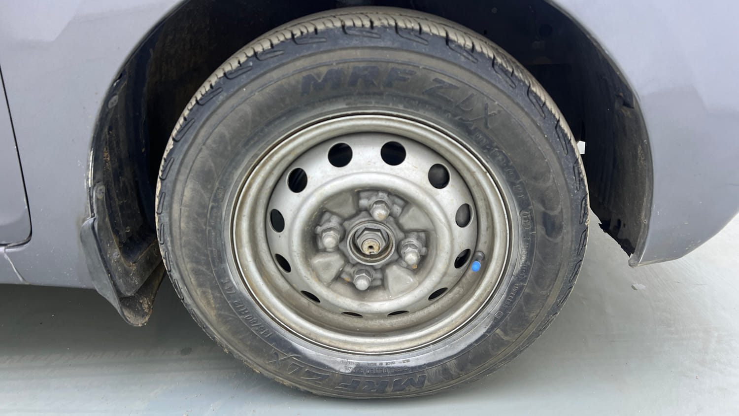 Used 2014 Hyundai Eon D-Lite + Petrol Manual tyres RIGHT FRONT TYRE RIM VIEW