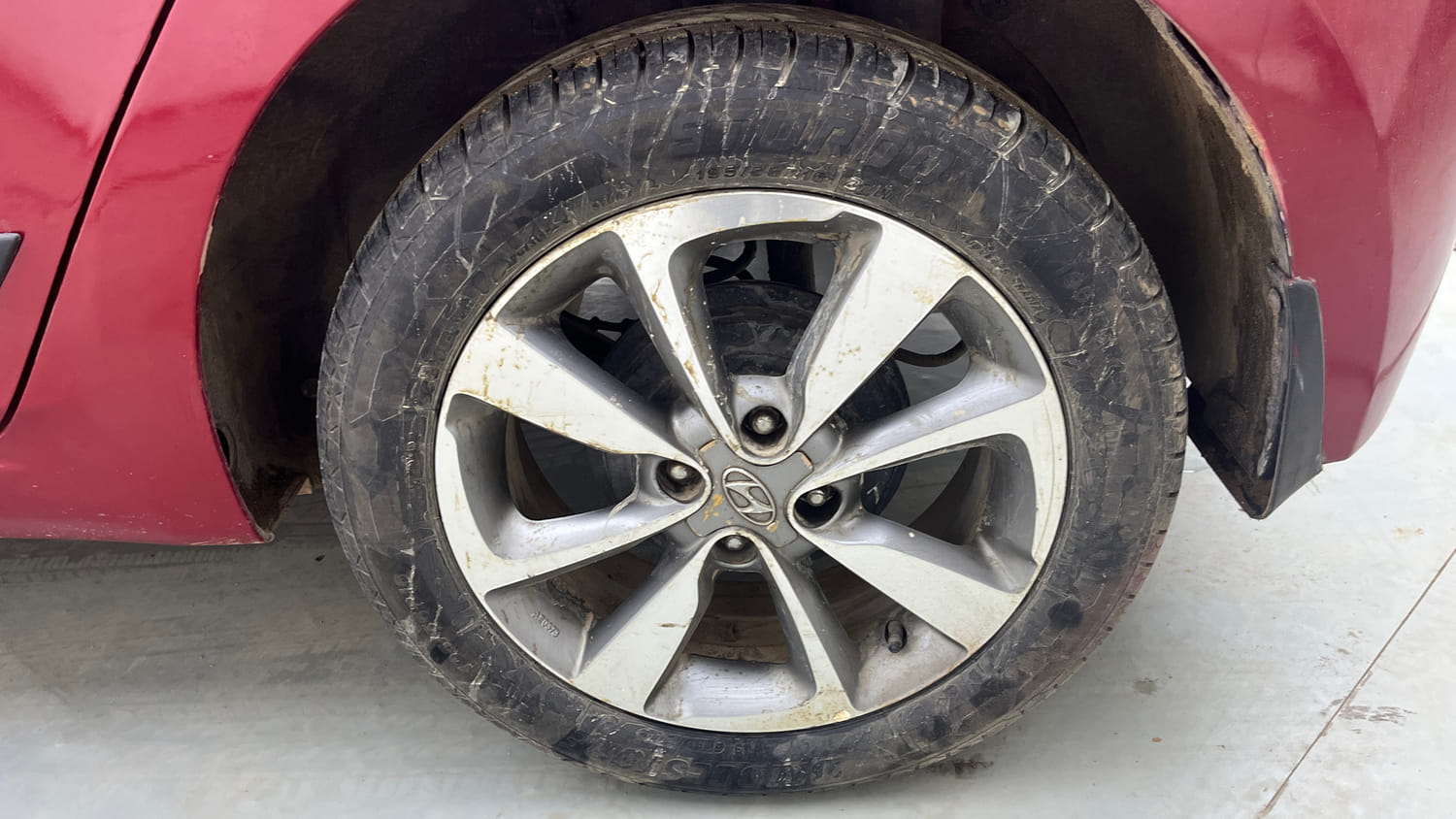 Used 2016 Hyundai Elite i20 Asta 1.2 Petrol Manual tyres LEFT REAR TYRE RIM VIEW