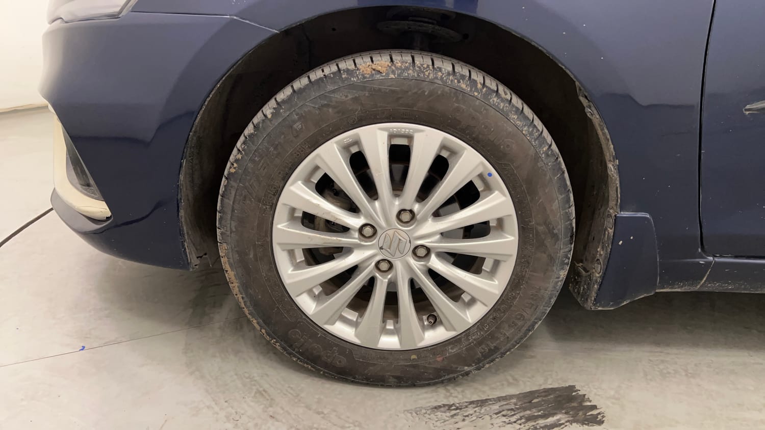 Used 2023 Maruti Suzuki Ciaz Zeta 1.5 Petrol Manual tyres LEFT FRONT TYRE RIM VIEW