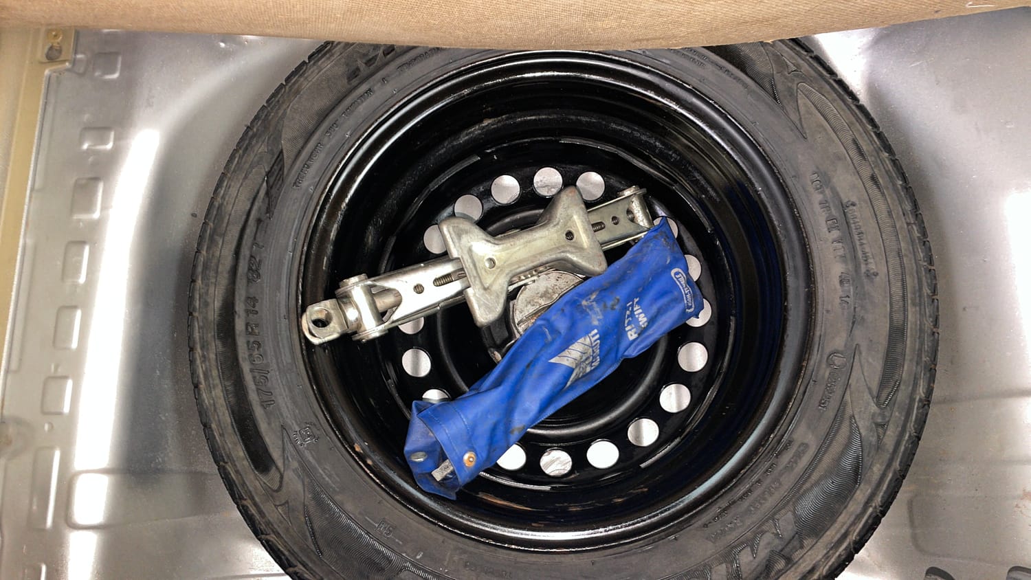 Used 2017 Honda Brio VX MT Petrol Manual tyres SPARE TYRE VIEW