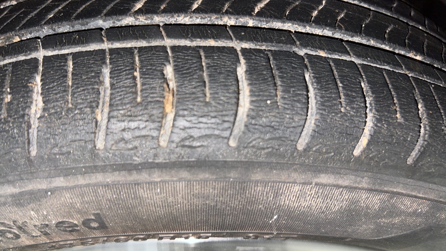 Used 2023 Hyundai Grand i10 Nios Asta 1.2 Kappa VTVT Petrol Manual tyres RIGHT FRONT TYRE TREAD VIEW