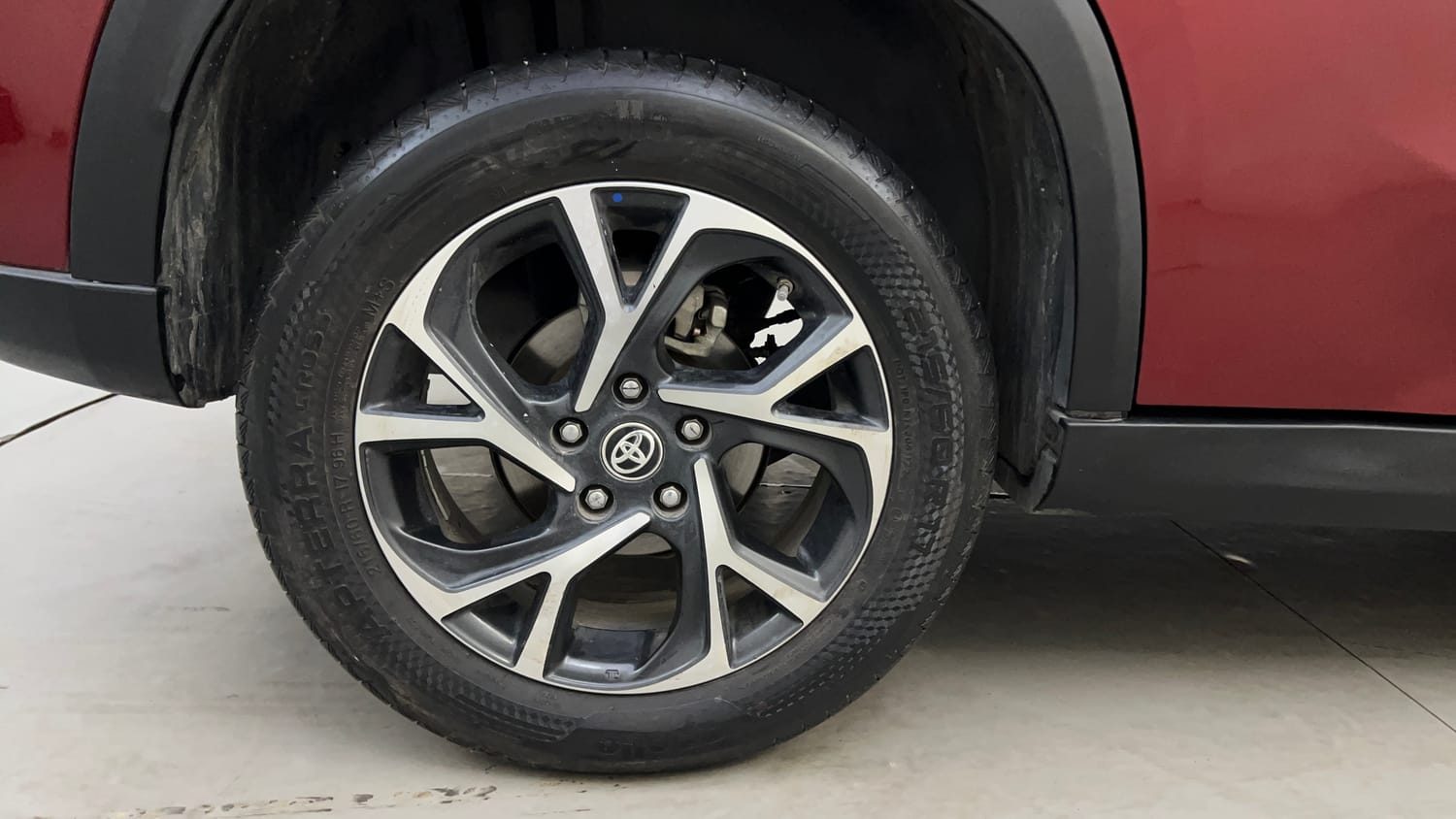 Used 2024 Toyota Urban Cruiser Hyryder V Hybrid Hybrid Automatic tyres RIGHT REAR TYRE RIM VIEW