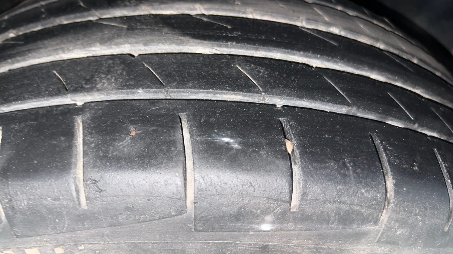 Used 2013 Volkswagen Polo Comfortline 1.2L (P) Petrol Manual tyres LEFT REAR TYRE TREAD VIEW