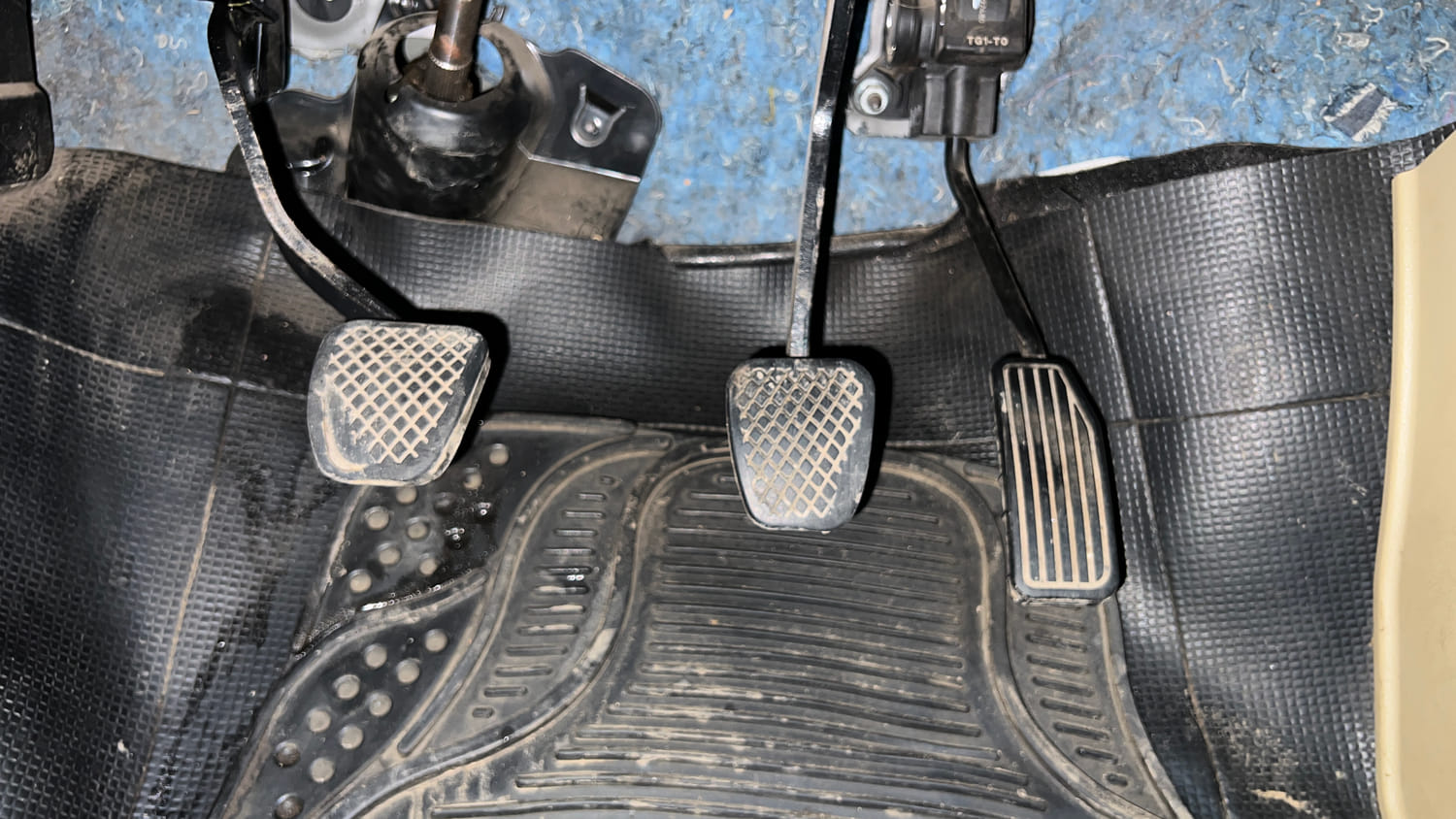 Used 2015 Honda Mobilio S Petrol Petrol Manual interior PEDALS VIEW