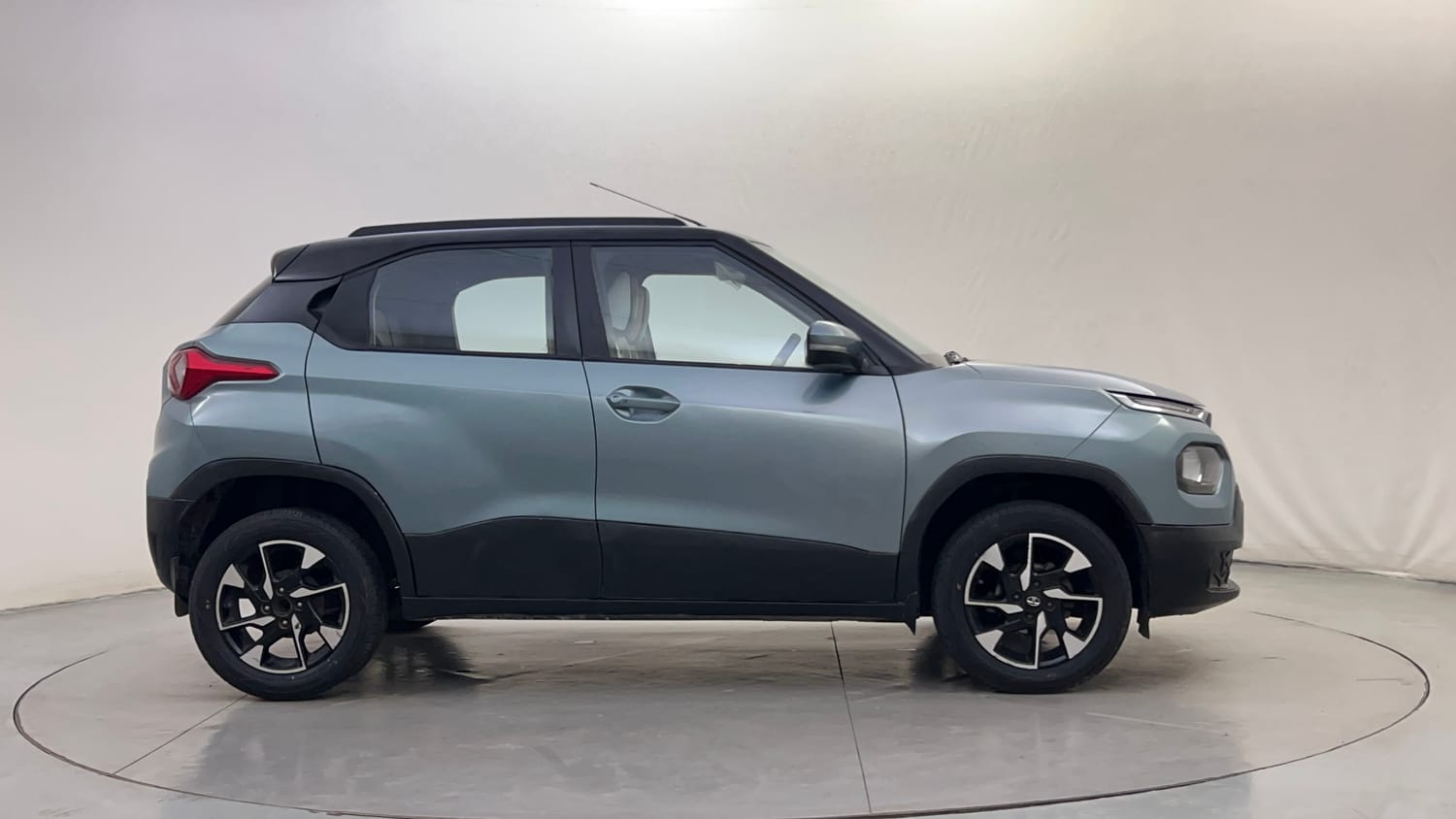 Used 2022 Tata Punch Creative MT Petrol Manual exterior RIGHT SIDE VIEW