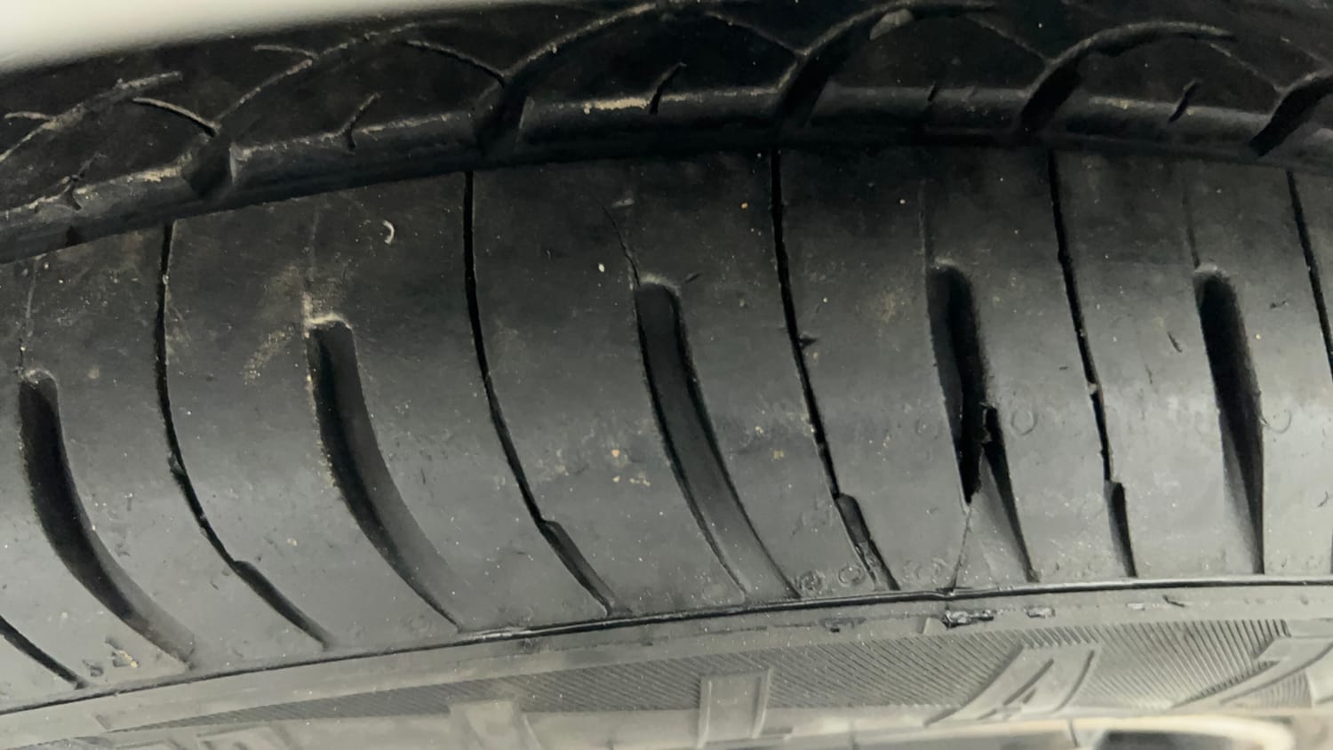 Used 2017 Honda Amaze 1.5 S i-DTEC Opt Diesel Manual tyres LEFT FRONT TYRE TREAD VIEW