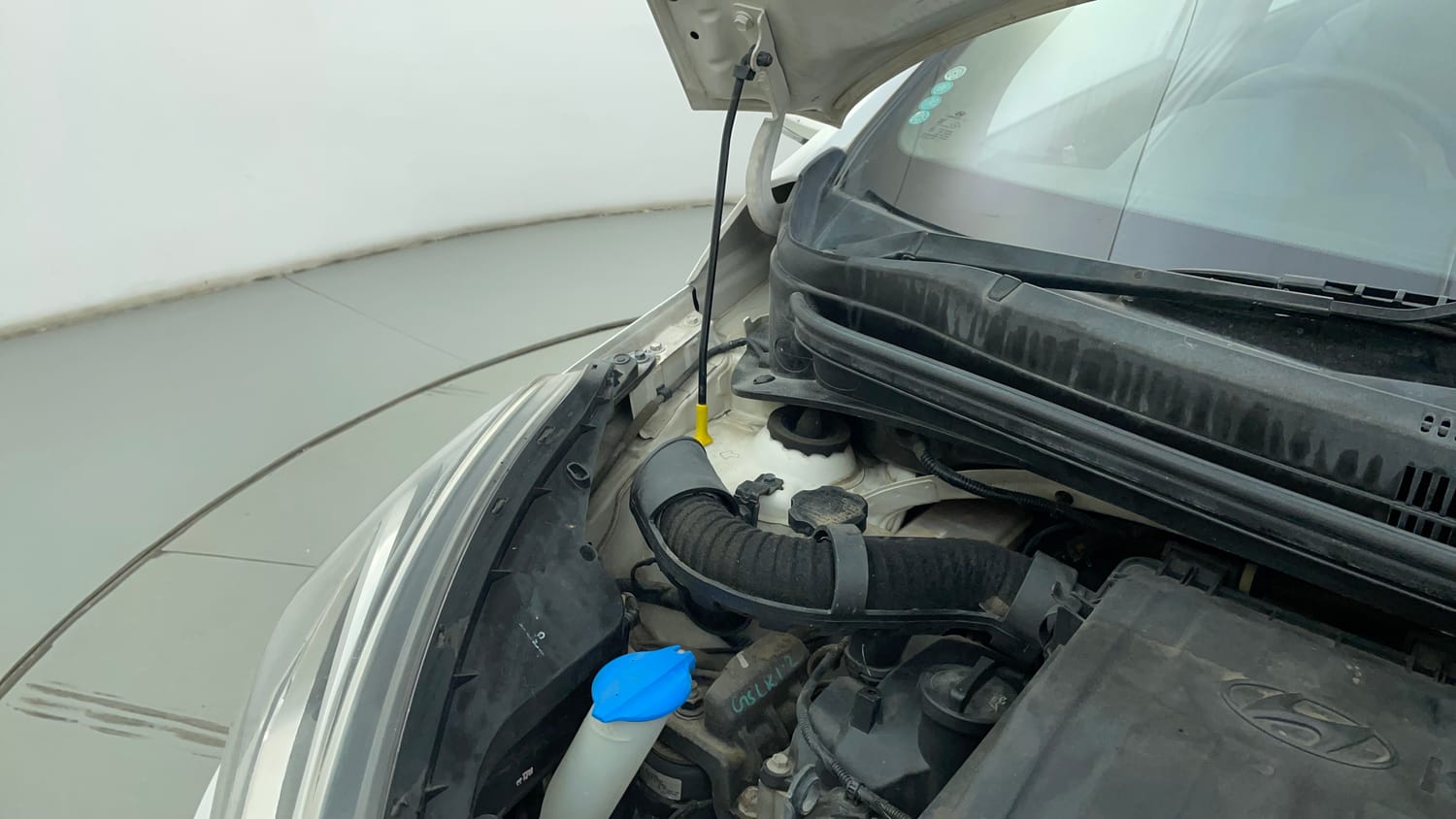 Used 2014 Hyundai Xcent S 1.2 Petrol Manual engine ENGINE RIGHT SIDE HINGE & APRON VIEW
