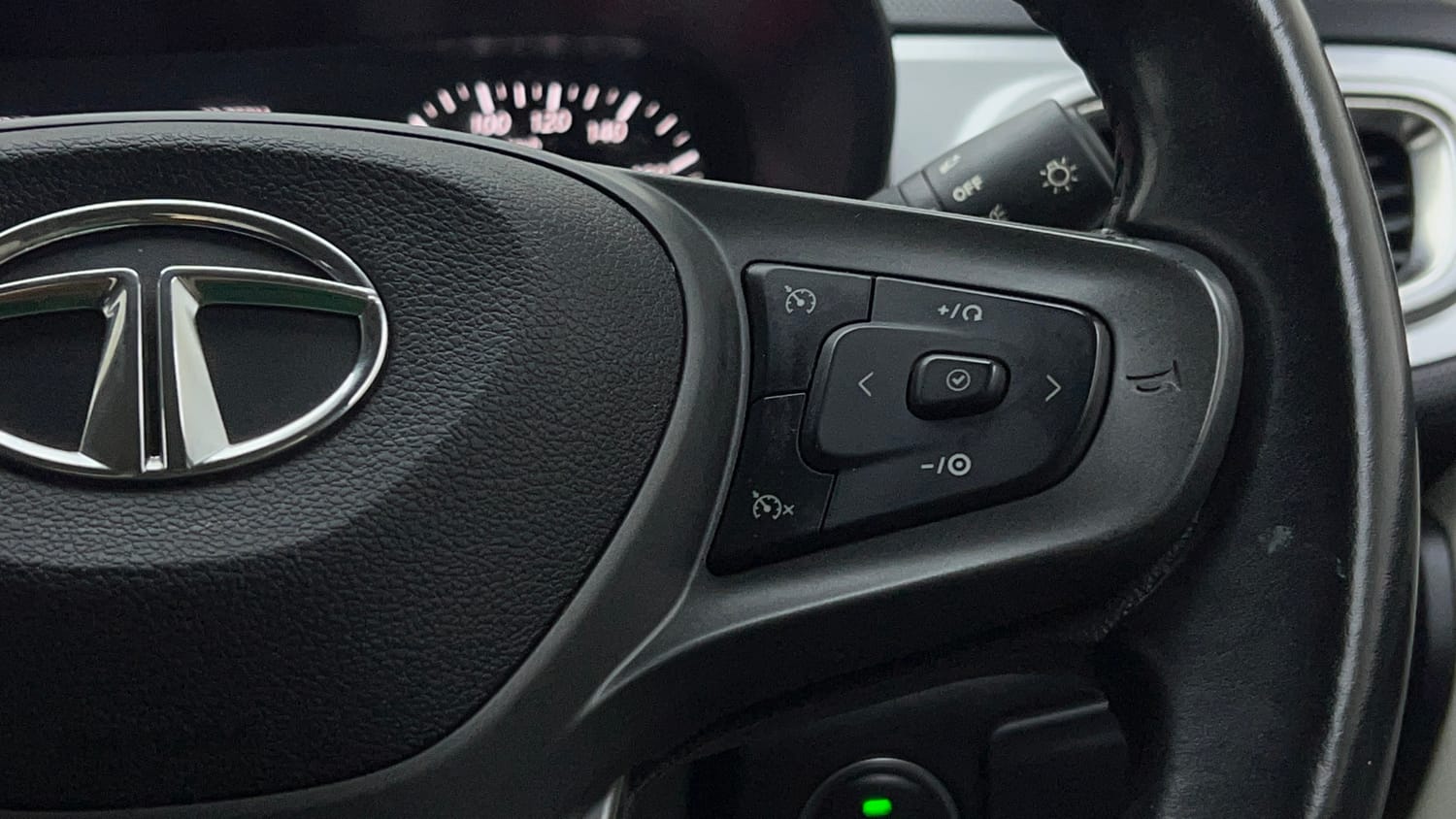 Used 2022 Tata Altroz XZ Plus i-Turbo Petrol Petrol Manual top_features Cruise control