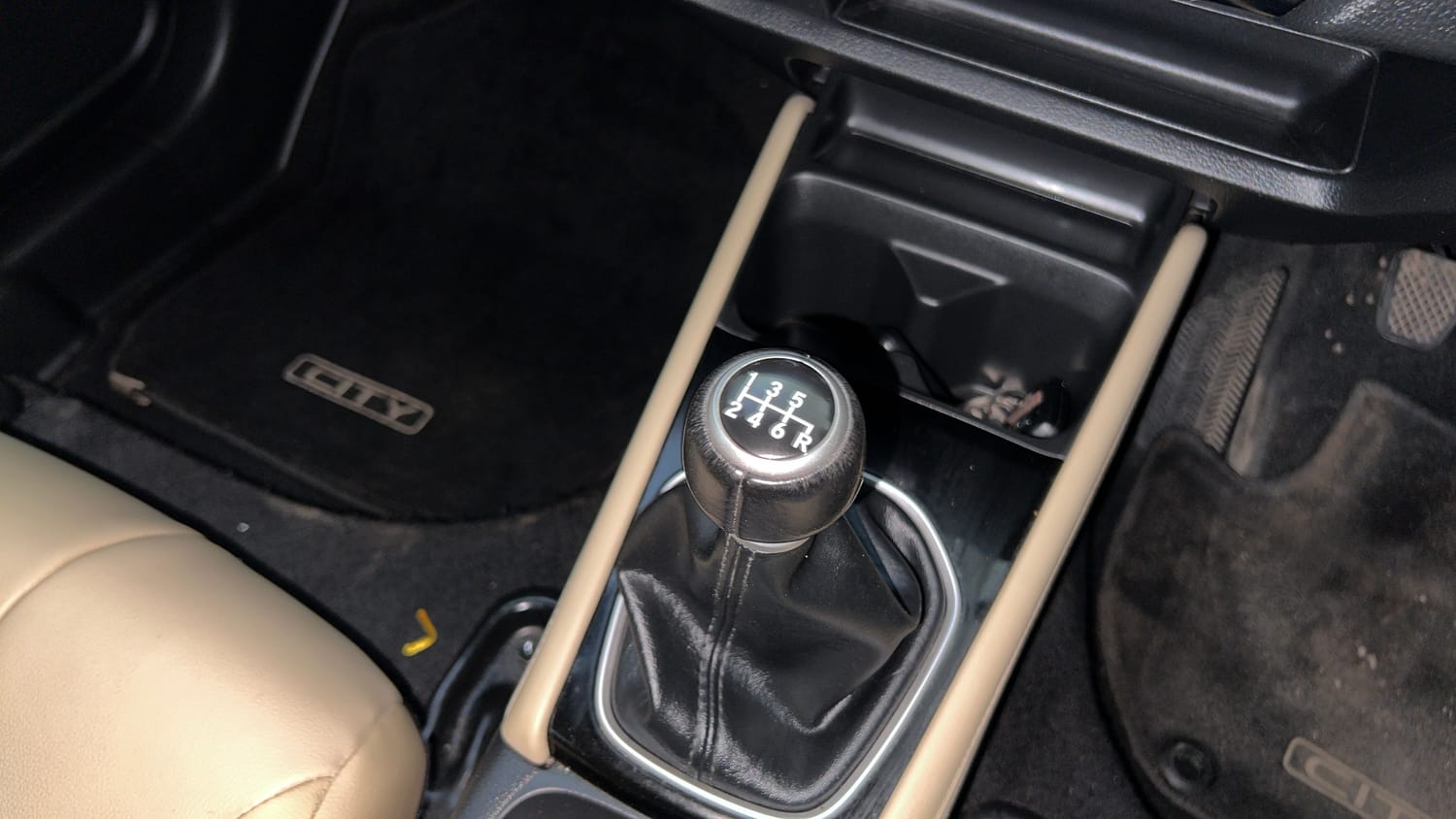 Used 2022 Honda City ZX Petrol Petrol Manual interior GEAR  KNOB VIEW