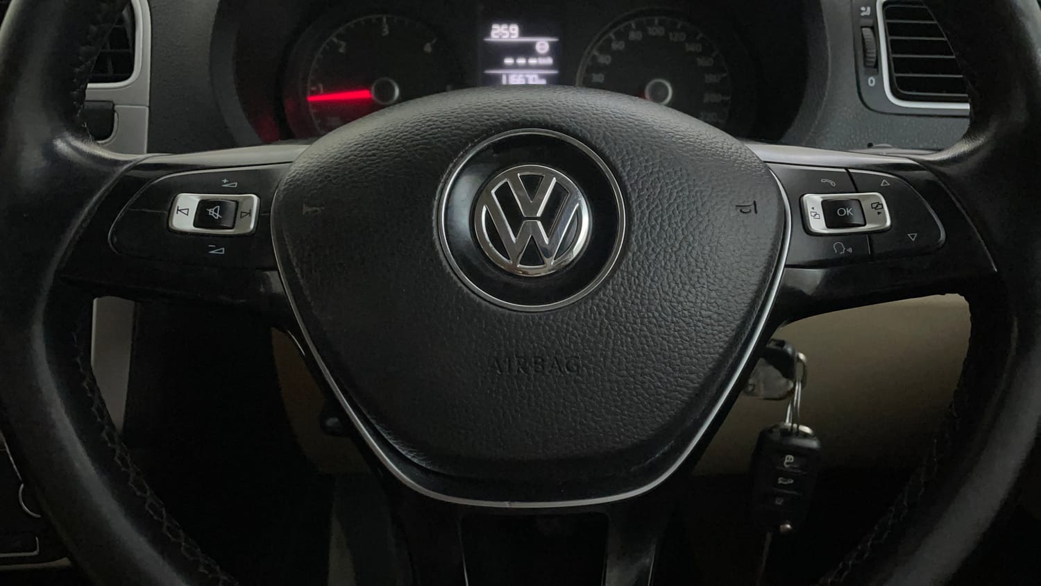 Used 2014 Volkswagen Polo Highline1.5L (D) Diesel Manual top_features Steering mounted controls