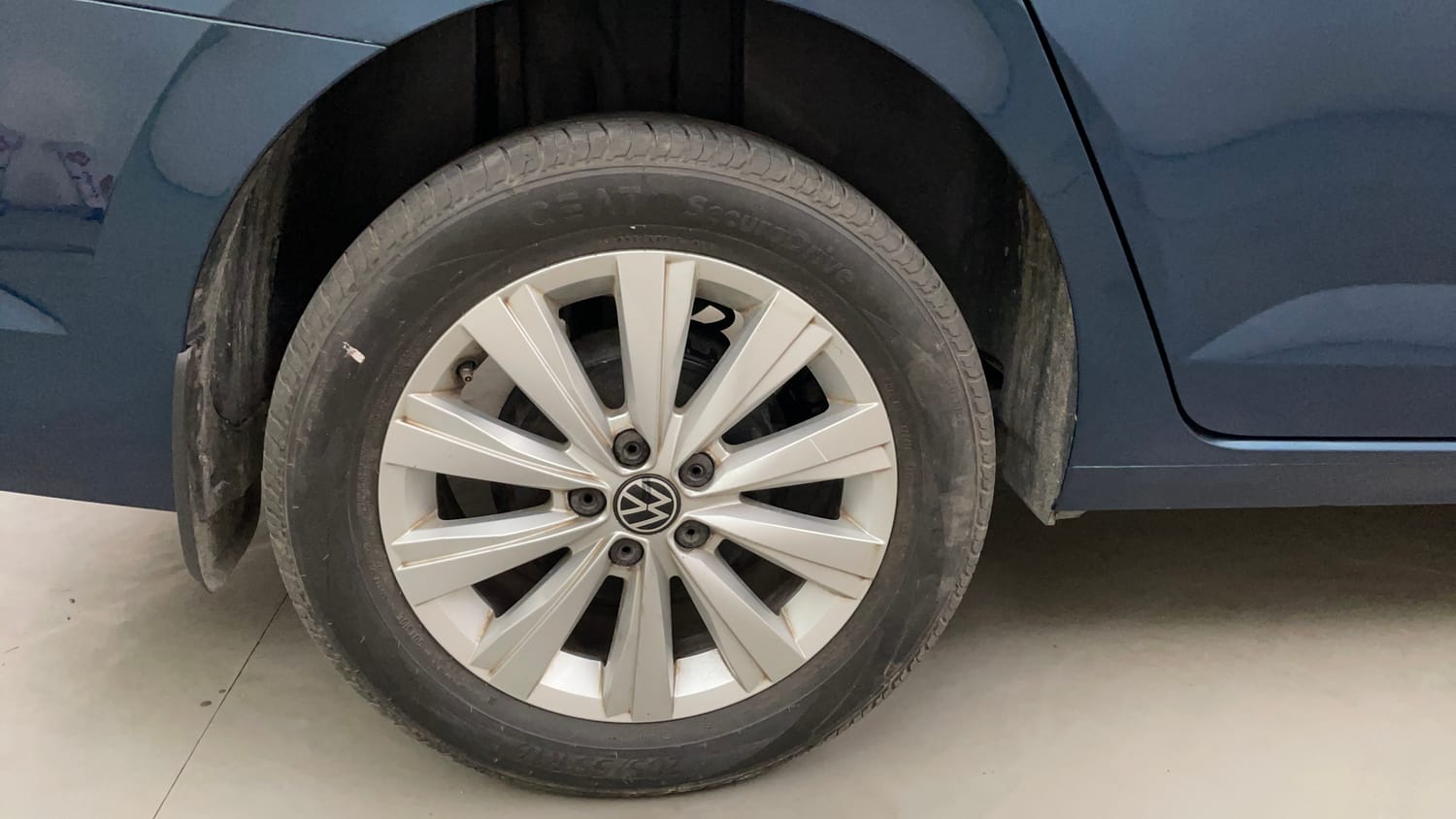 Used 2024 Volkswagen Virtus Highline 1.0 TSI AT Petrol Automatic tyres RIGHT REAR TYRE RIM VIEW
