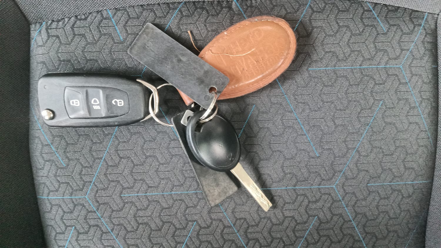 Used 2026 Tata Tiago XZ Plus CNG Cng Manual extra CAR KEY VIEW
