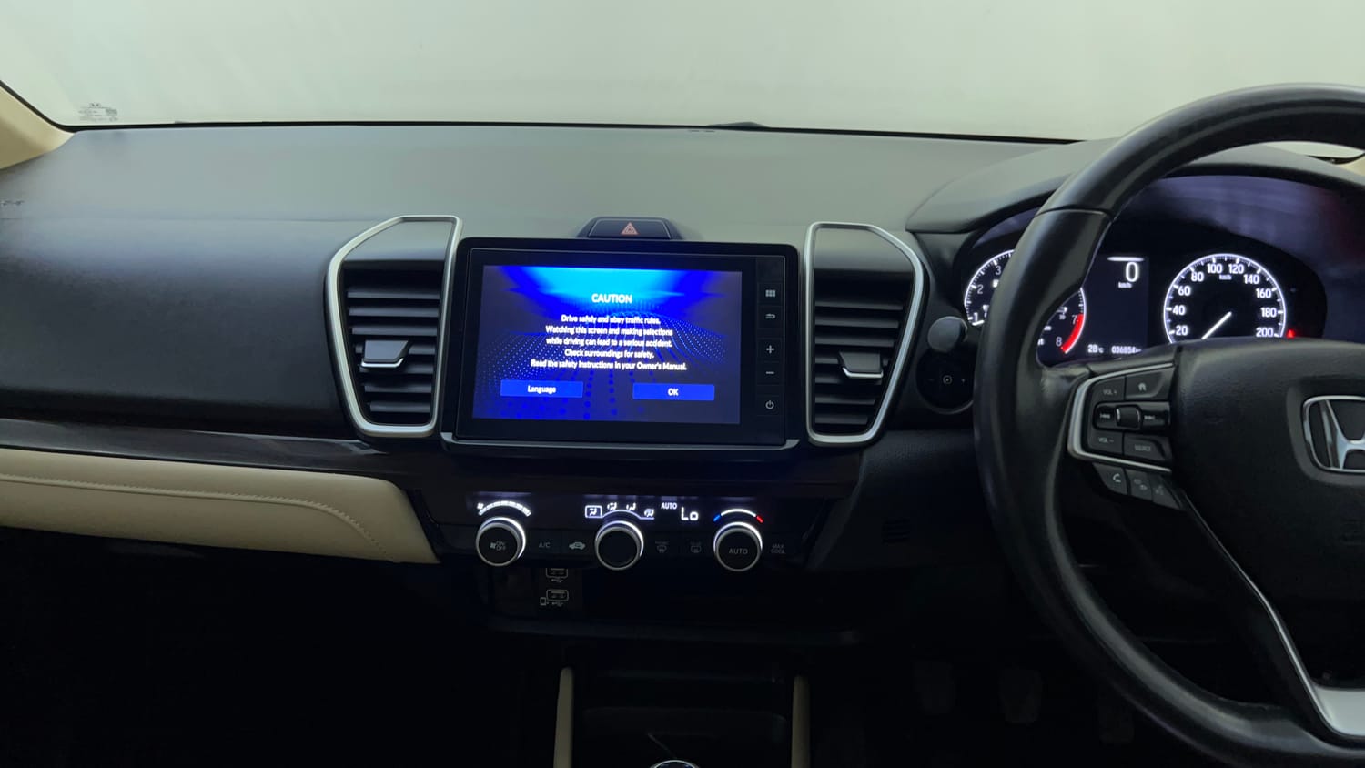 Used 2022 Honda City ZX Petrol Petrol Manual interior MUSIC SYSTEM & AC CONTROL VIEW