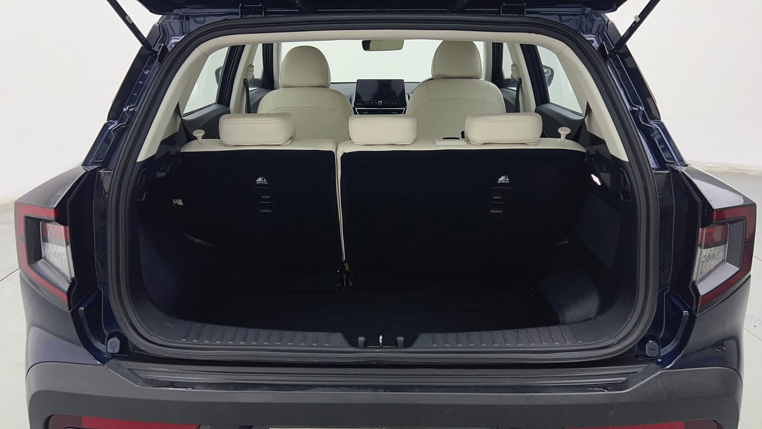 Used 2025 Mahindra XUV 3XO AX7L 1.2 Petrol AT Petrol Automatic interior DICKY INSIDE VIEW