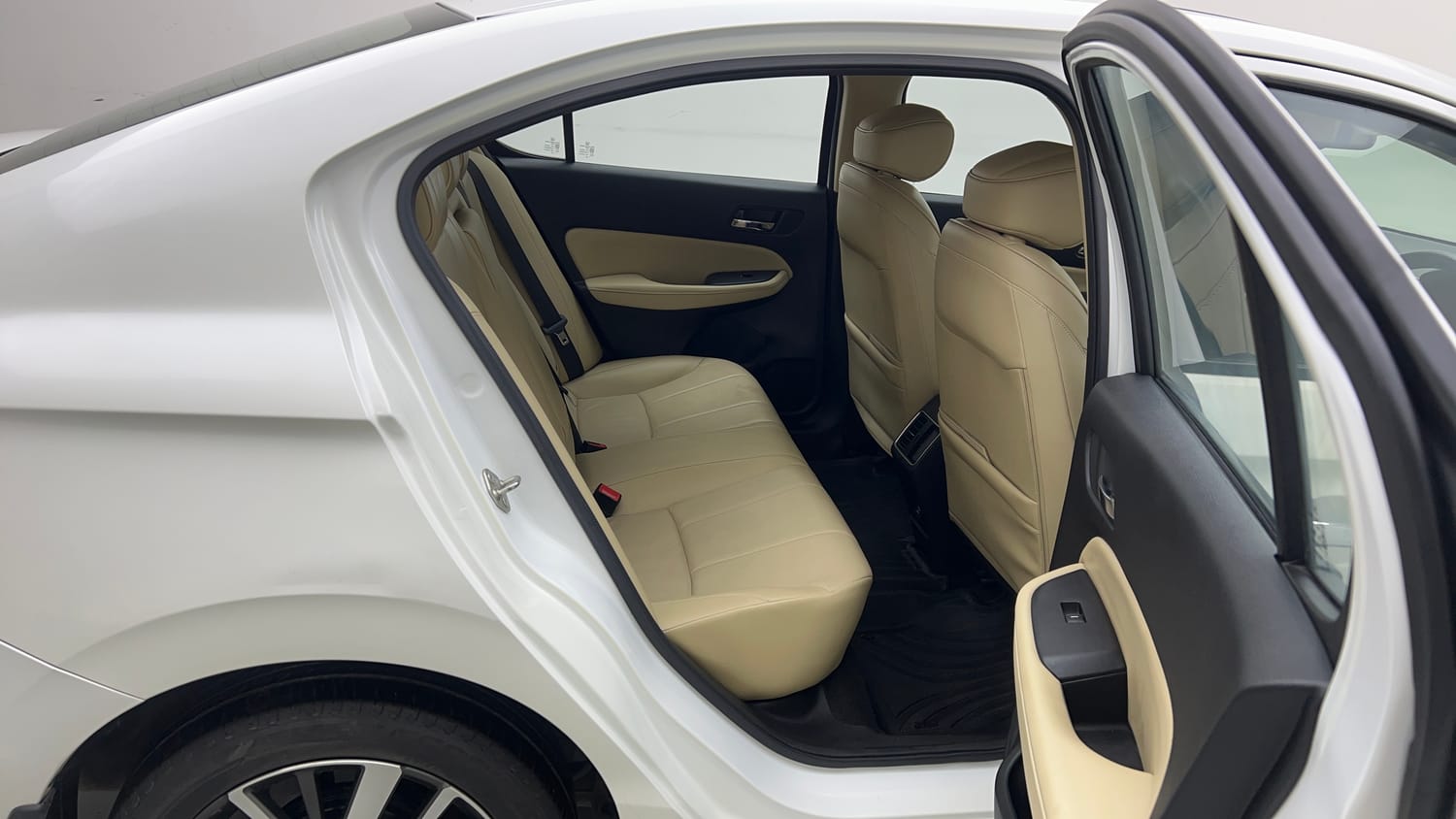 Used 2022 Honda City ZX Petrol Petrol Manual interior RIGHT SIDE REAR DOOR CABIN VIEW