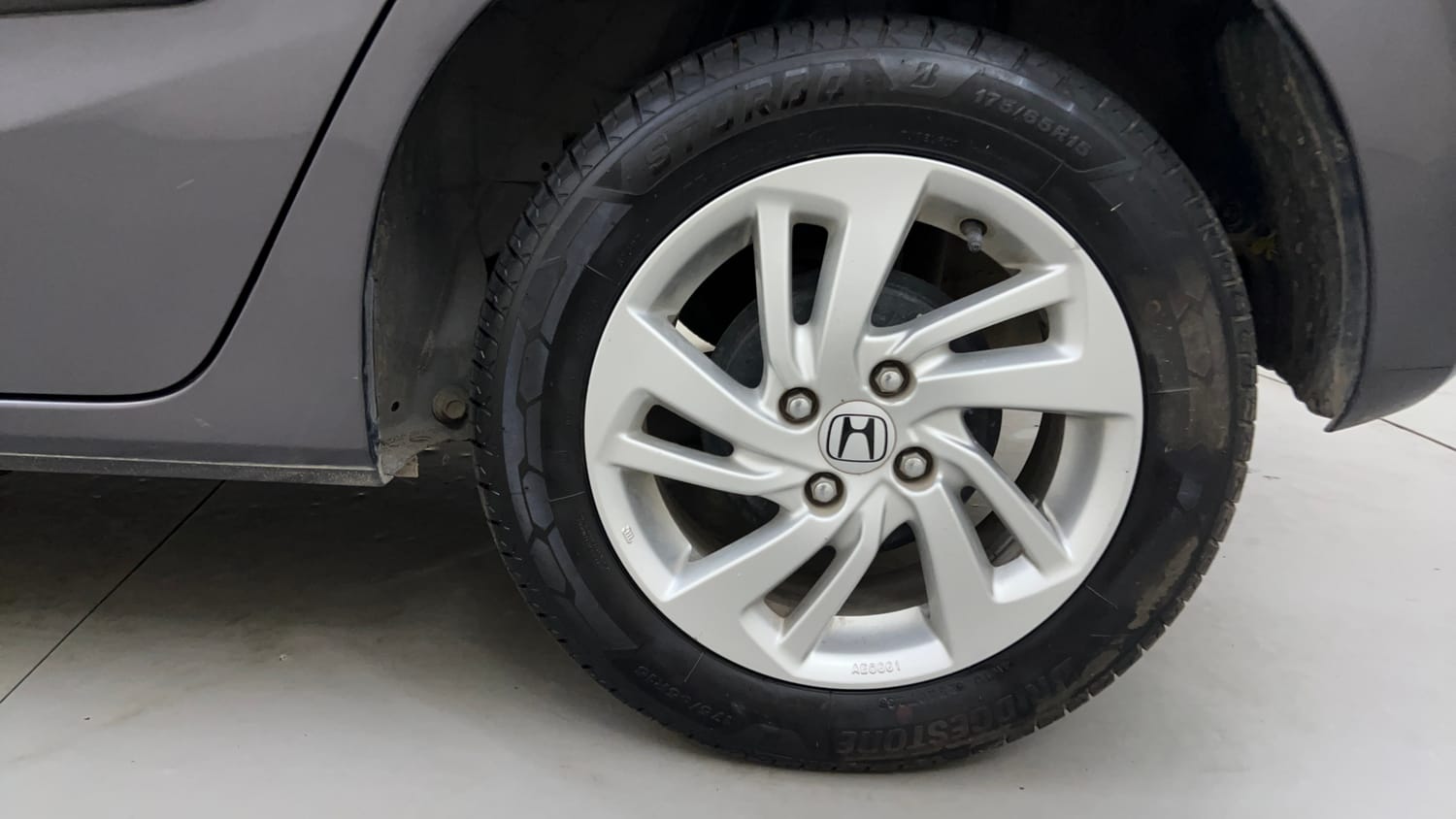 Used 2018 Honda Jazz V AT Petrol Petrol Automatic tyres LEFT REAR TYRE RIM VIEW