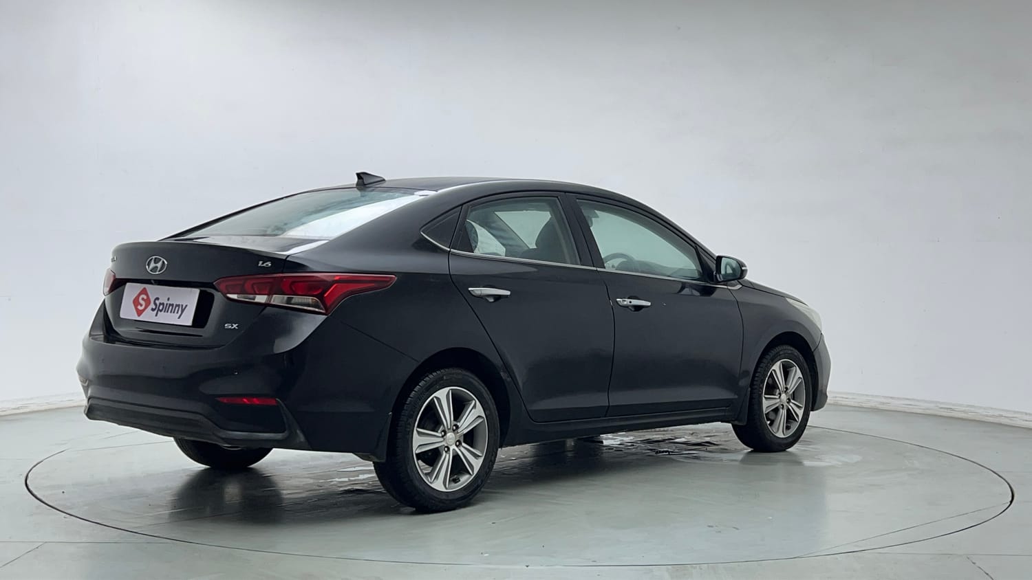 Used 2018 Hyundai Verna SX (O)1.6 VTVT Petrol Manual exterior RIGHT REAR CORNER VIEW