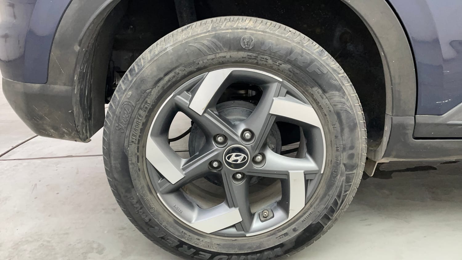Used 2020 Hyundai Venue SX Plus 1.0 Turbo DCT Petrol Automatic tyres RIGHT REAR TYRE RIM VIEW