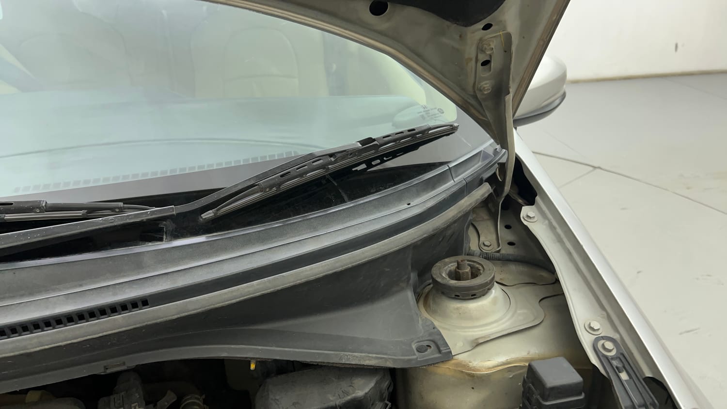 Used 2017 Honda Amaze 1.5 S i-DTEC Opt Diesel Manual engine ENGINE LEFT SIDE HINGE & APRON VIEW