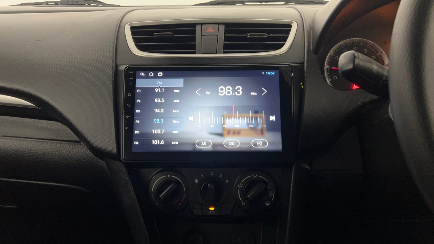 Used 2013 Maruti Suzuki Swift VXi Petrol Manual interior MUSIC SYSTEM & AC CONTROL VIEW