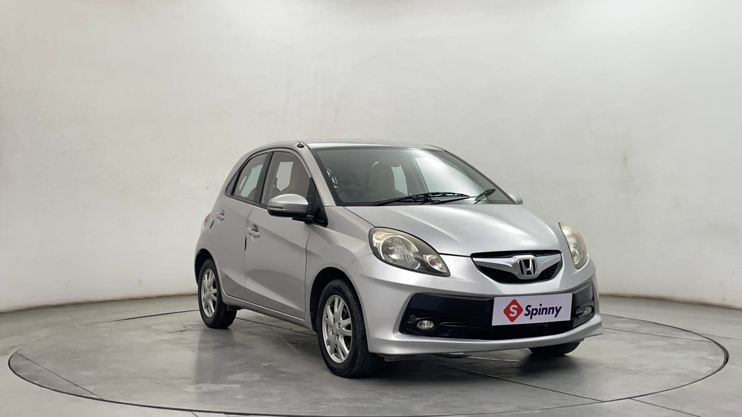 Used 2017 Honda Brio VX MT Petrol Manual exterior RIGHT FRONT CORNER VIEW