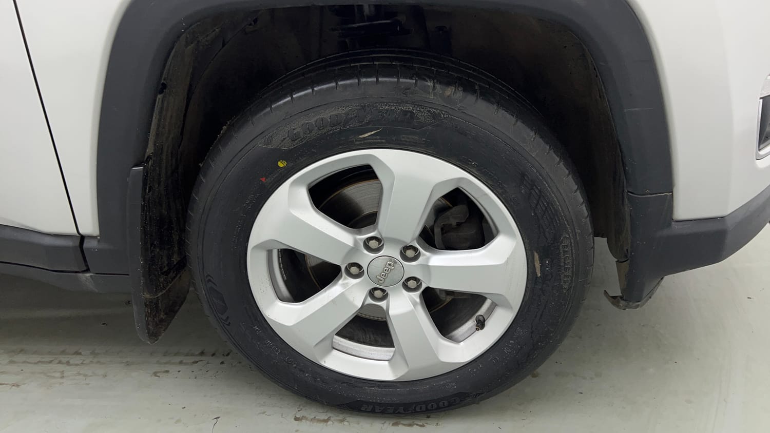 Used 2017 Jeep Compass Limited 1.4 Petrol AT Petrol Automatic tyres RIGHT FRONT TYRE RIM VIEW