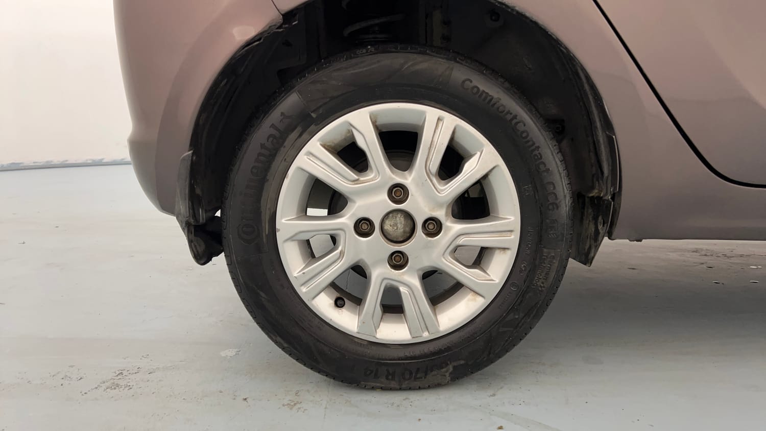 Used 2017 Tata Tiago Revotron XZ Petrol Manual tyres RIGHT REAR TYRE RIM VIEW
