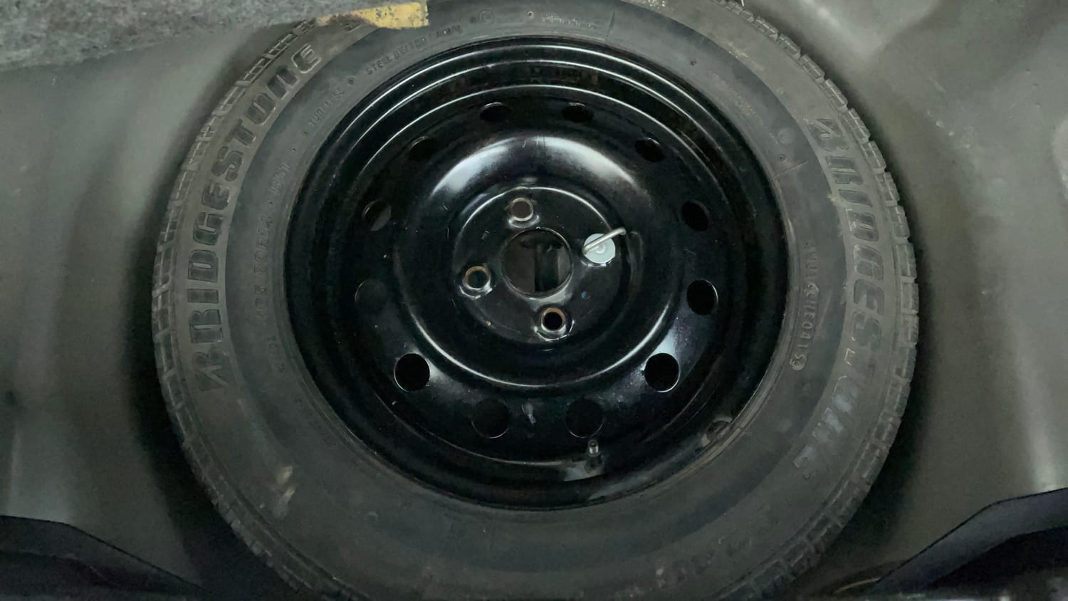 Used 2015 Maruti Suzuki Swift VXi Petrol Manual tyres SPARE TYRE VIEW