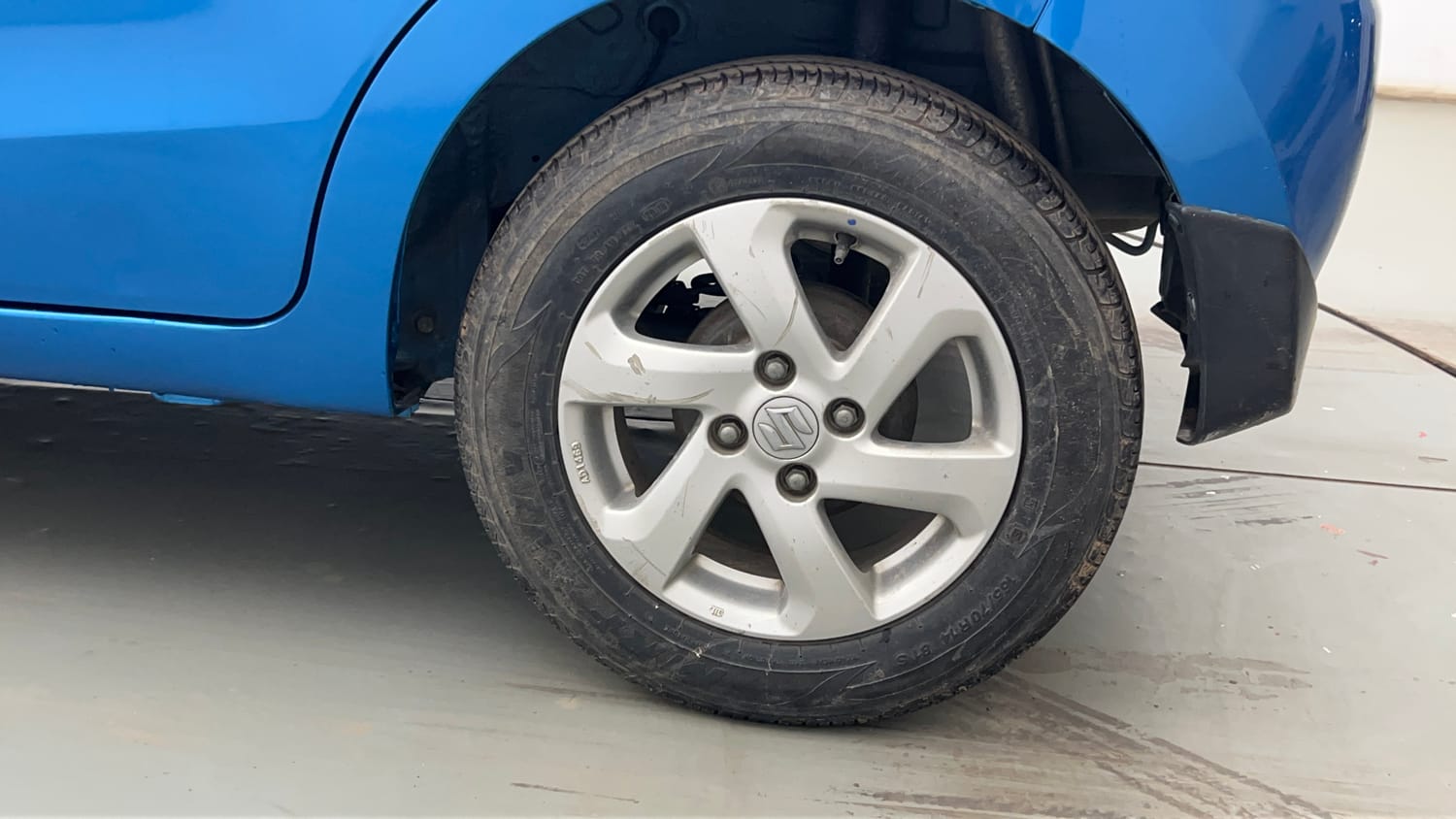 Used 2017 Maruti Suzuki Celerio ZXi Opt Petrol Manual tyres LEFT REAR TYRE RIM VIEW
