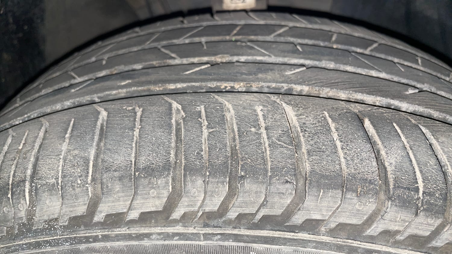 Used 2024 Volkswagen Virtus Highline 1.0 TSI AT Petrol Automatic tyres RIGHT FRONT TYRE TREAD VIEW