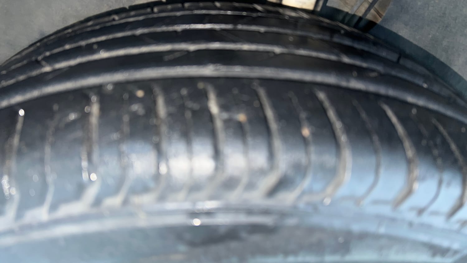 Used 2023 Volkswagen Virtus Highline 1.0 TSI AT Petrol Automatic tyres LEFT FRONT TYRE TREAD VIEW