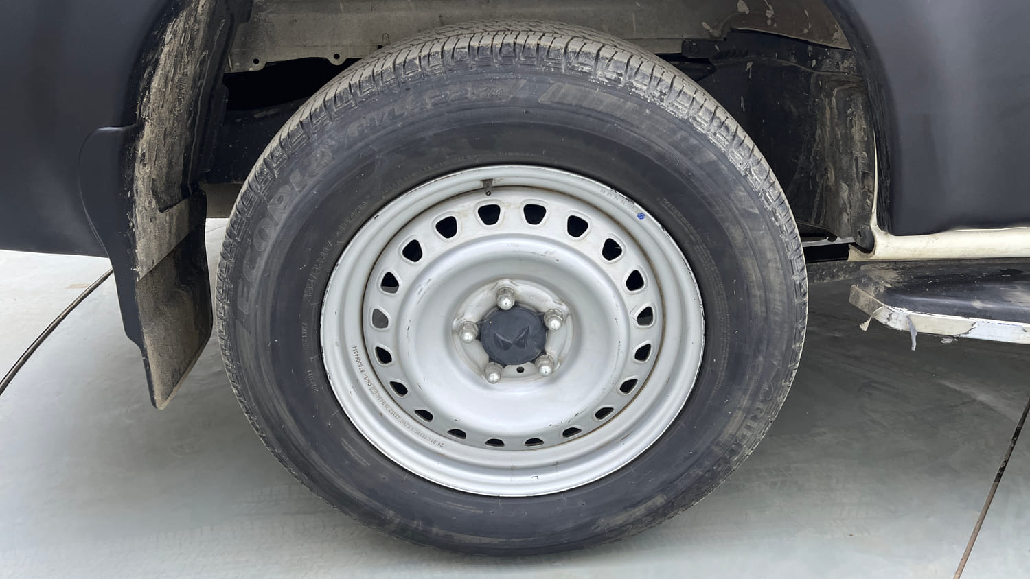 Used 2024 Mahindra Scorpio S3 Plus Diesel Manual tyres RIGHT REAR TYRE RIM VIEW