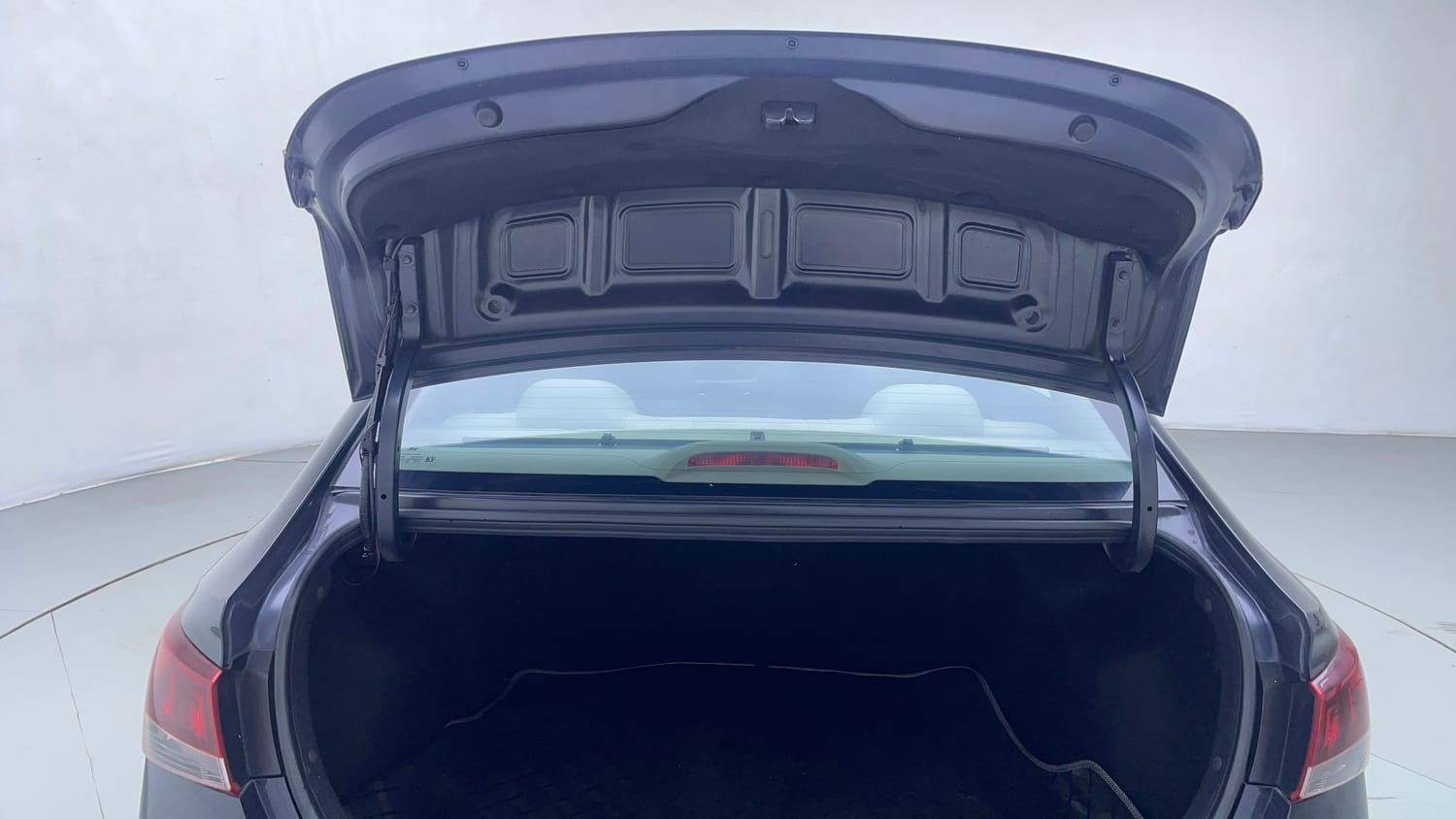 Used 2022 Hyundai Verna SX 1.5 MPi Petrol Manual interior DICKY DOOR OPEN VIEW